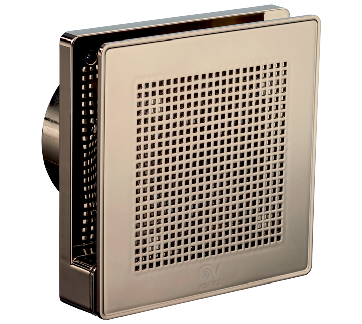 "Vortice Punto EVO GOLD mini aksiyel fan, dekoratif renkli ön kapaklı, duvara monte edilmiş hâliyle önden görünüm."